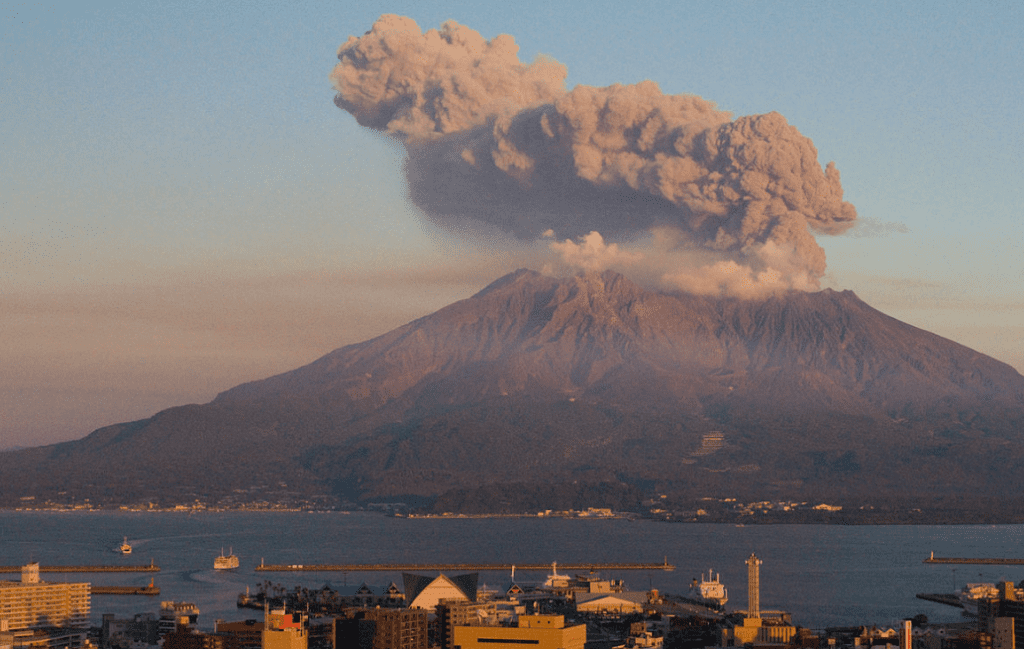 Éruption Sakurajima au Japon