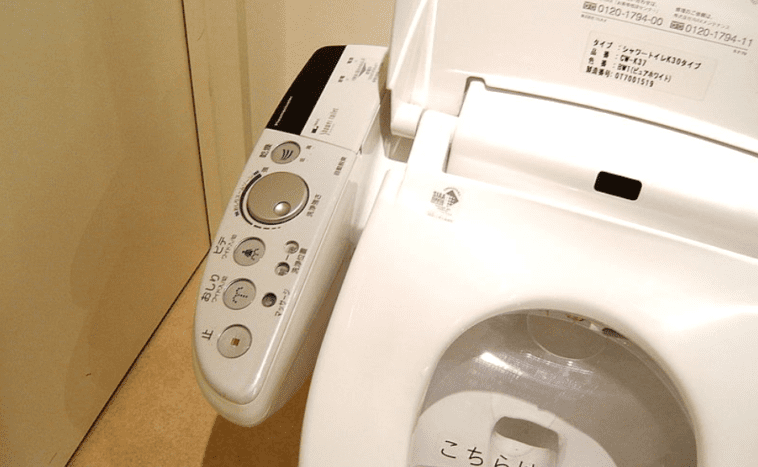 toilettes japonaises high-tech