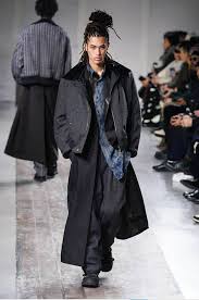 modèle Yohji Yamamoto